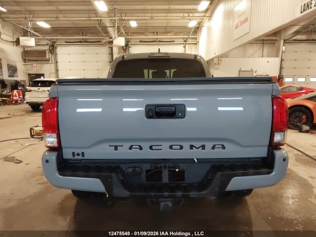 5TFDZ5BN3JX031555 Toyota Tacoma Dbl Cab/sr5/trd Sport/or