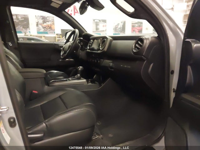 5TFDZ5BN3JX031555 Toyota Tacoma Dbl Cab/sr5/trd Sport/or