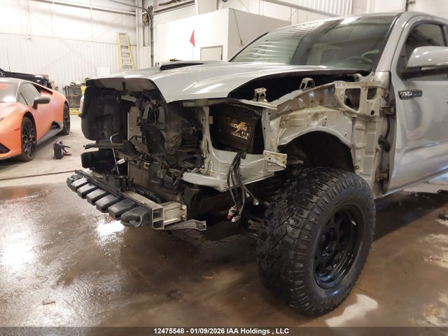 5TFDZ5BN3JX031555 Toyota Tacoma Dbl Cab/sr5/trd Sport/or
