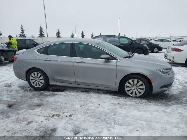 1C3CCCFB2FN721595 Chrysler 200 LX
