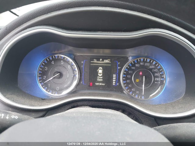 1C3CCCFB2FN721595 Chrysler 200 LX