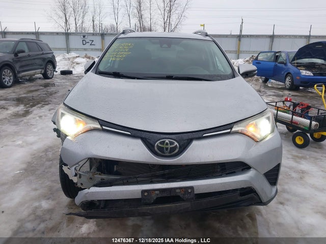12476367 :رقم المزاد ، 2T3ZFREV6JW422897 vin ، 2018 Toyota Rav4 Le مزاد بيع