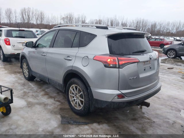 12476367 :رقم المزاد ، 2T3ZFREV6JW422897 vin ، 2018 Toyota Rav4 Le مزاد بيع