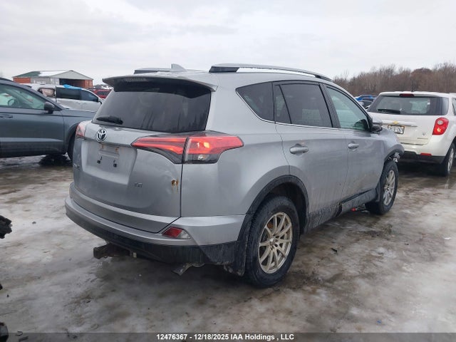 12476367 :رقم المزاد ، 2T3ZFREV6JW422897 vin ، 2018 Toyota Rav4 Le مزاد بيع