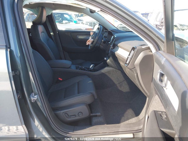 YV4L12UC9T2669240 Volvo Xc40 B5 Plus Dark Theme
