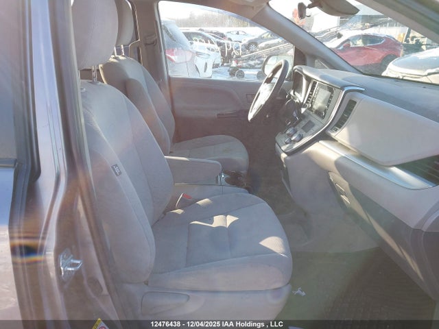 Продажа на аукционе авто 2019 Toyota Sienna 7-passenger, vin: 5TDZZ3DCXKS011820, номер лота: 12476438