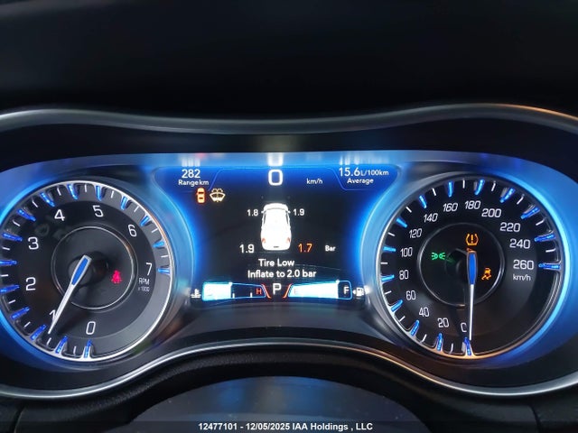 12477101 :رقم المزاد ، 2C3CCASGXHH516768 vin ، 2017 Chrysler 300 C Platinum مزاد بيع