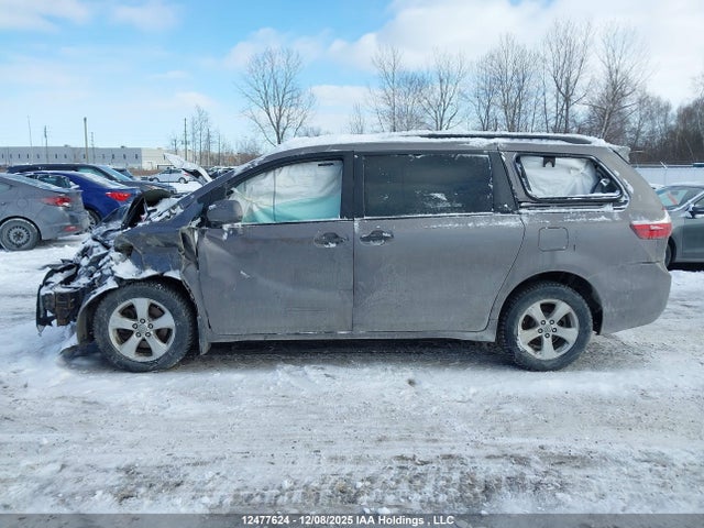 5TDZK3DC0GS742459 Toyota Sienna
