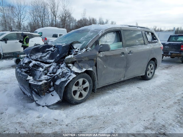 5TDZK3DC0GS742459 Toyota Sienna