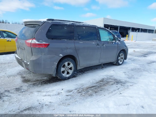 5TDZK3DC0GS742459 Toyota Sienna