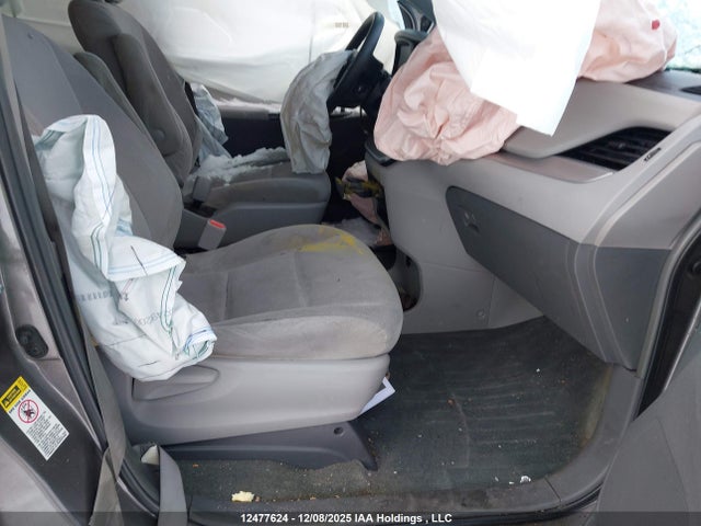 5TDZK3DC0GS742459 Toyota Sienna