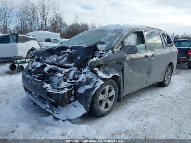 5TDZK3DC0GS742459 Toyota Sienna