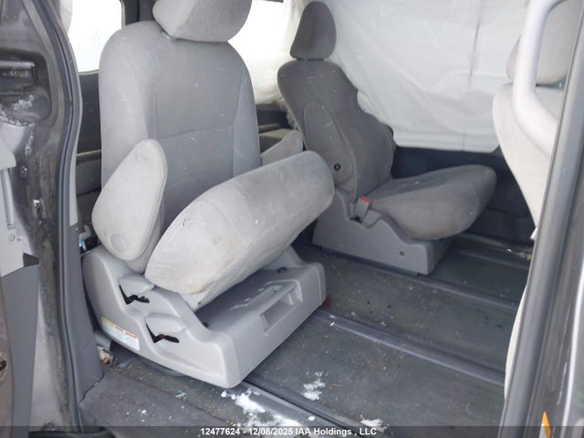 5TDZK3DC0GS742459 Toyota Sienna