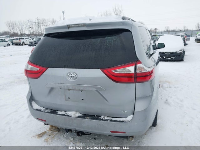 12477826 :رقم المزاد ، 5TDKZ3DC5JS941785 vin ، 2018 Toyota Sienna Le 8-passenger مزاد بيع