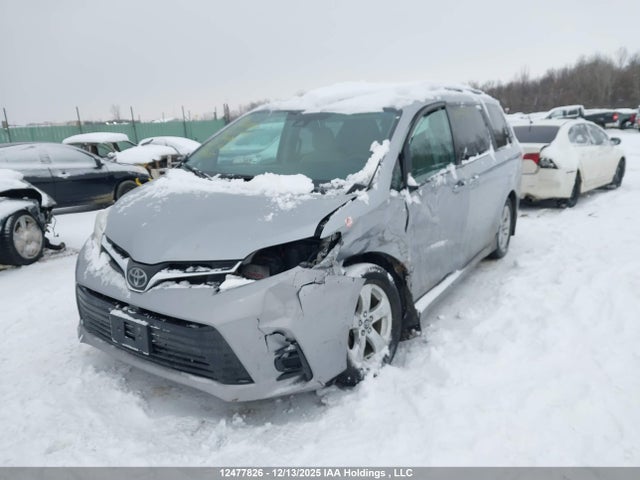 12477826 :رقم المزاد ، 5TDKZ3DC5JS941785 vin ، 2018 Toyota Sienna Le 8-passenger مزاد بيع