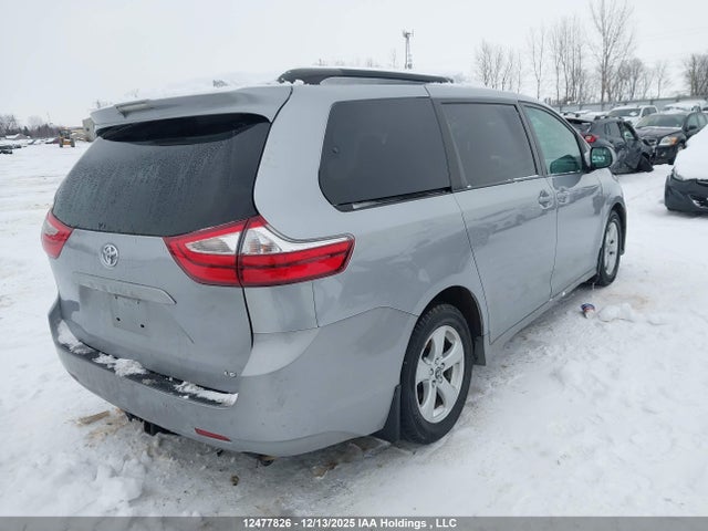 12477826 :رقم المزاد ، 5TDKZ3DC5JS941785 vin ، 2018 Toyota Sienna Le 8-passenger مزاد بيع