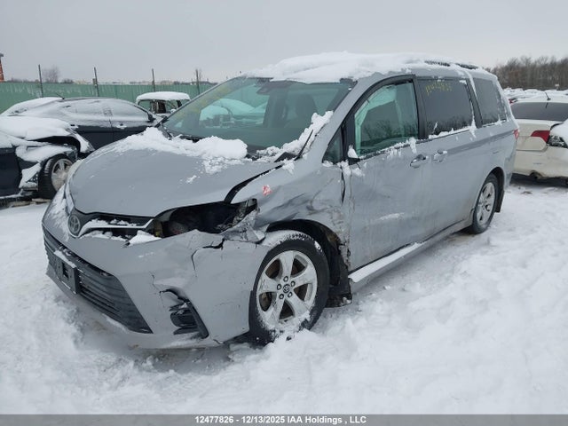 12477826 :رقم المزاد ، 5TDKZ3DC5JS941785 vin ، 2018 Toyota Sienna Le 8-passenger مزاد بيع