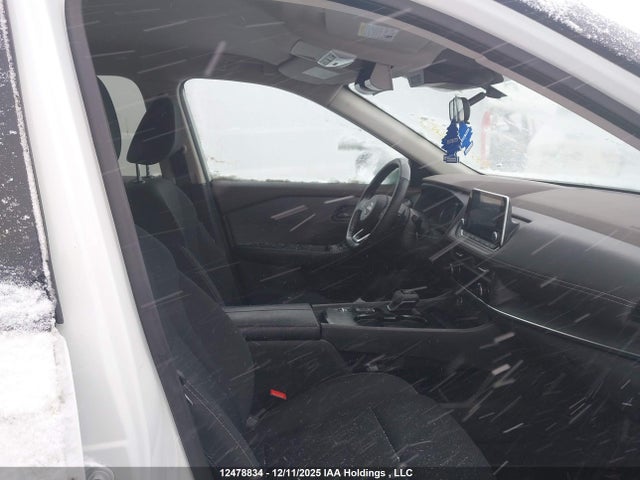 5N1AT3AAXPC757335 Nissan Rogue