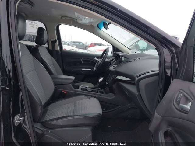 1FMCU9GD7KUB35899 Ford ESCAPE SE