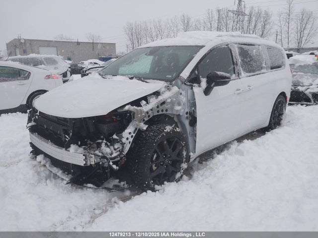 Chrysler Pacifica Limited 2025 2C4RC1GGXSR593415 Image 2