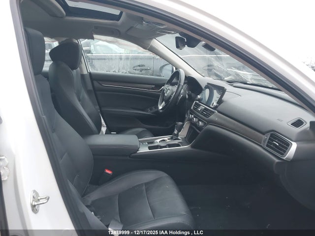 1HGCV1F92JA807384 Honda Accord Touring