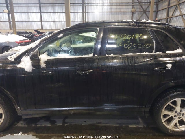 WA1AECF33L1025010 Audi Q3