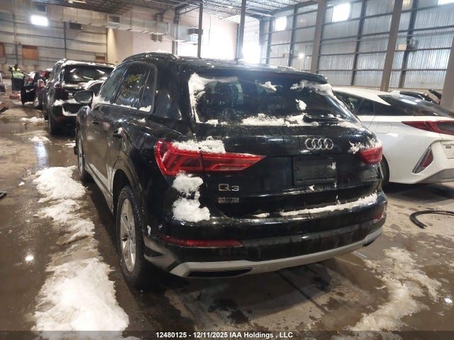 WA1AECF33L1025010 Audi Q3