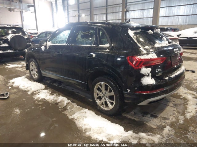 WA1AECF33L1025010 Audi Q3