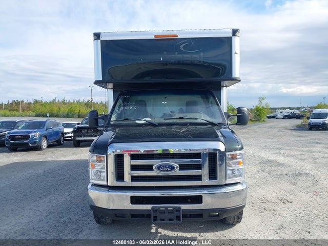 1FDXE4FS2KDC47320 Ford Econoline E450 Super Duty Cutaway Van