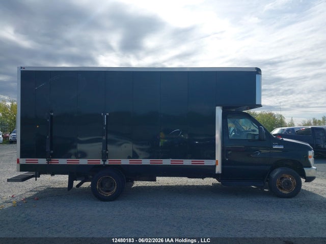 1FDXE4FS2KDC47320 Ford Econoline E450 Super Duty Cutaway Van