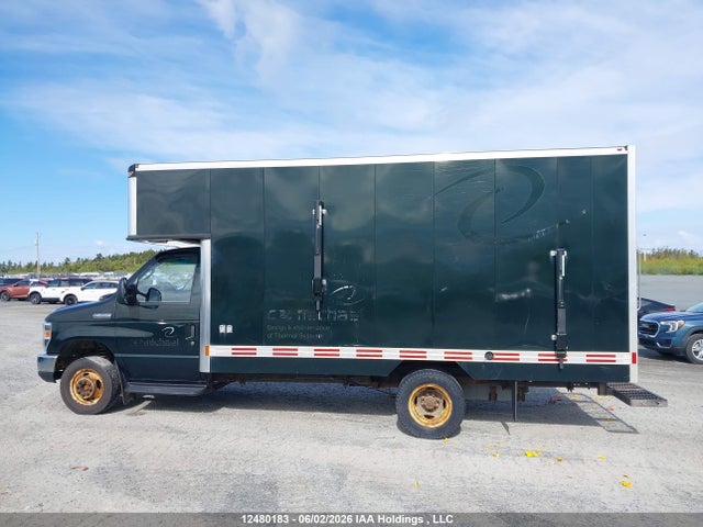 1FDXE4FS2KDC47320 Ford Econoline E450 Super Duty Cutaway Van