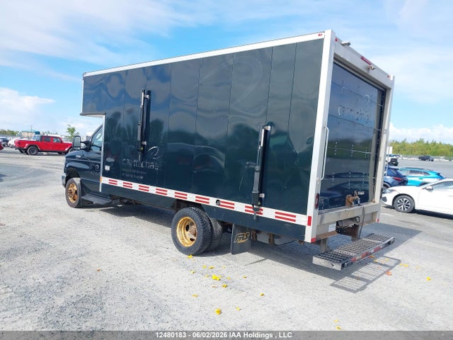 1FDXE4FS2KDC47320 Ford Econoline E450 Super Duty Cutaway Van