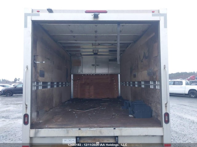 1FDXE4FS2KDC47320 Ford Econoline E450 Super Duty Cutaway Van