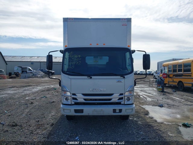 12480267 :رقم المزاد ، JALE5W167P7304472 vin ، 2023 Isuzu Nrr مزاد بيع