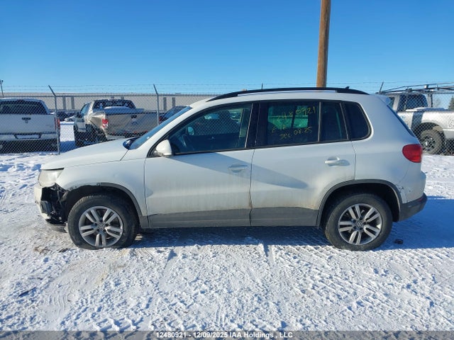 WVGKV7AX4FW522274 Volkswagen Tiguan Trendline