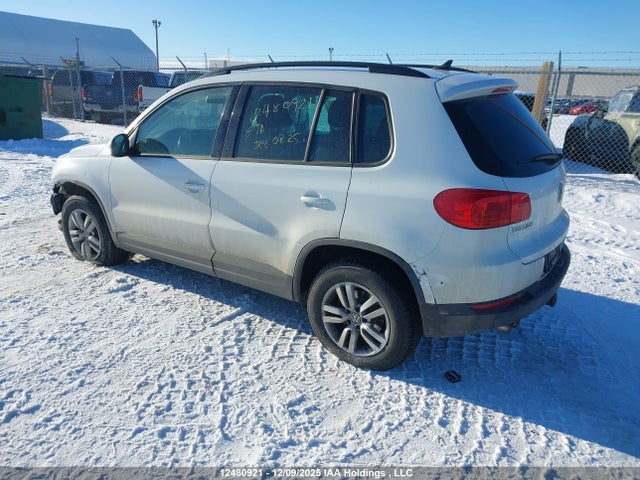 WVGKV7AX4FW522274 Volkswagen Tiguan Trendline