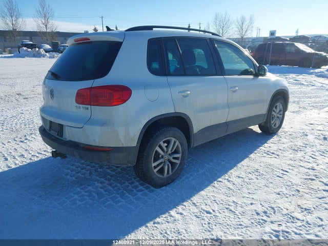 WVGKV7AX4FW522274 Volkswagen Tiguan Trendline