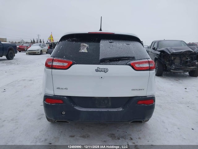 1C4PJMAS2GW334878 Jeep Cherokee Sport