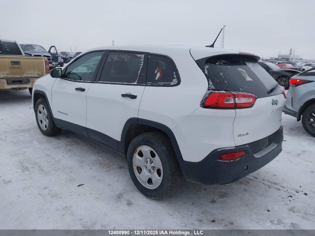 1C4PJMAS2GW334878 Jeep Cherokee Sport