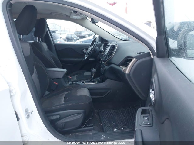 1C4PJMAS2GW334878 Jeep Cherokee Sport