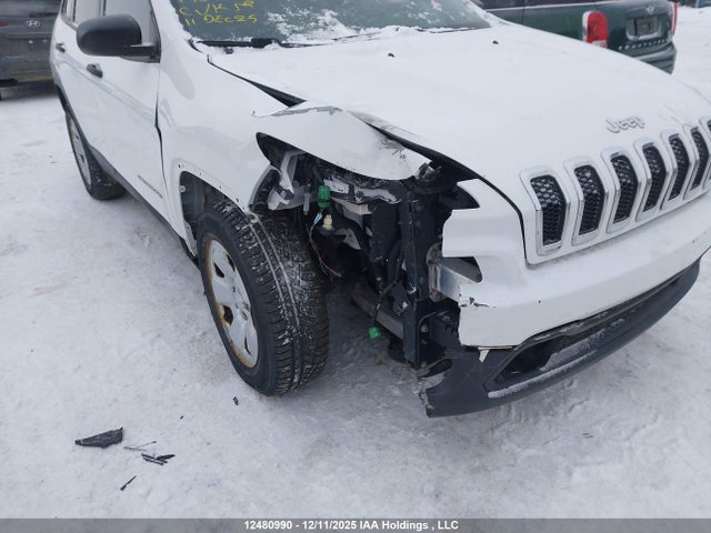 1C4PJMAS2GW334878 Jeep Cherokee Sport