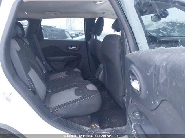 1C4PJMAS2GW334878 Jeep Cherokee Sport