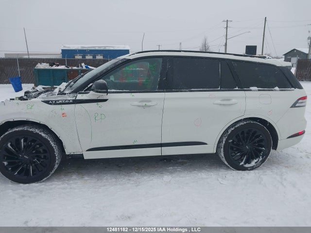 5LM5J7XC5SGL11762 Lincoln Aviator