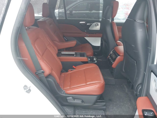 5LM5J7XC5SGL11762 Lincoln Aviator