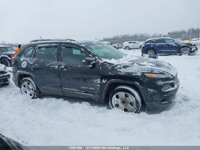 1C4PJLAB0EW114016 Jeep Cherokee Sport