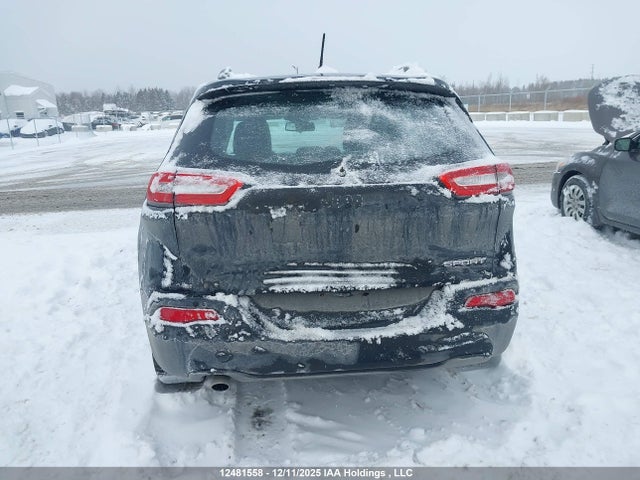 1C4PJLAB0EW114016 Jeep Cherokee Sport