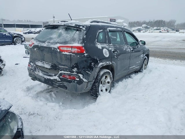 1C4PJLAB0EW114016 Jeep Cherokee Sport