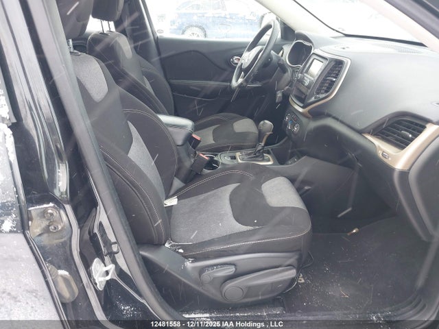 1C4PJLAB0EW114016 Jeep Cherokee Sport
