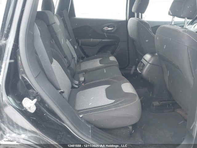 1C4PJLAB0EW114016 Jeep Cherokee Sport