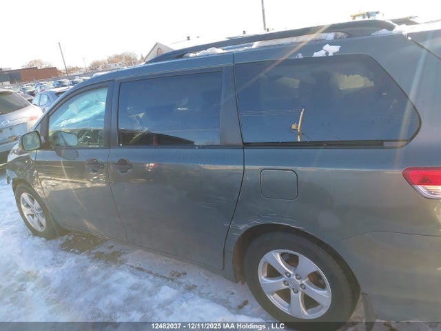 2014 Toyota Sienna მანქანა იყიდება აუქციონზე, vin: 5TDZK3DC5ES431736, აუქციონის ნომერი: 12482037